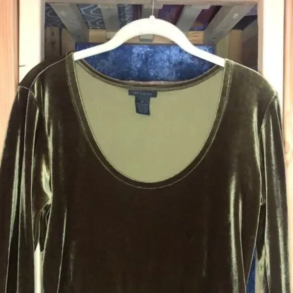 179. 5/$25 Vintage 90’s The Limited Velvet Top (M) - Picture 4 of 8